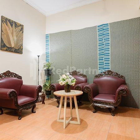 Sr Residence Near Mall Ciputra Cibubur Mitra Reddoorz Bekasi Exterior photo