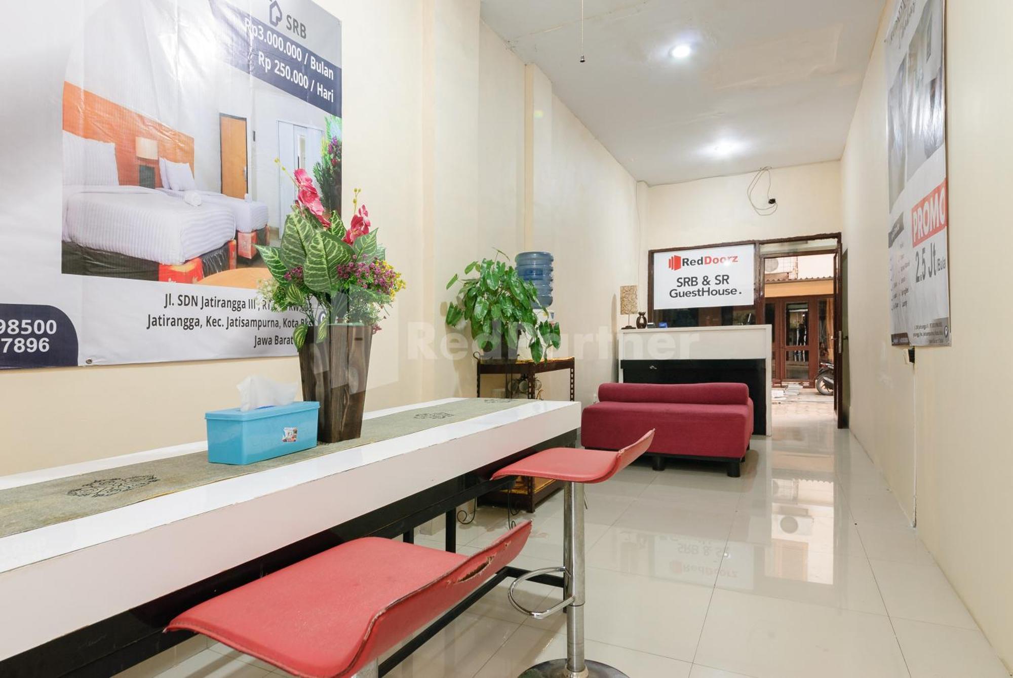 Sr Residence Near Mall Ciputra Cibubur Mitra Reddoorz Bekasi Exterior photo