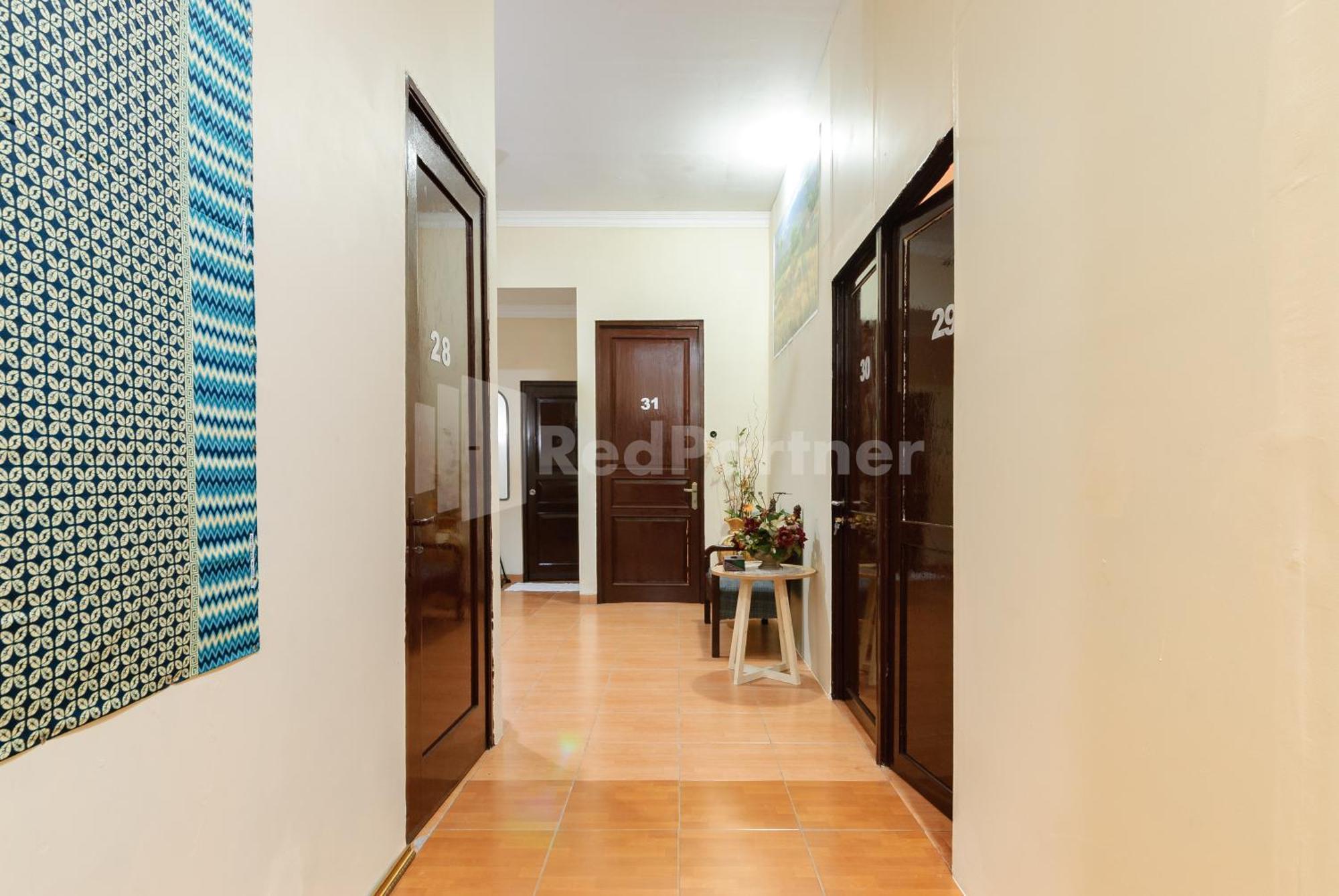 Sr Residence Near Mall Ciputra Cibubur Mitra Reddoorz Bekasi Exterior photo