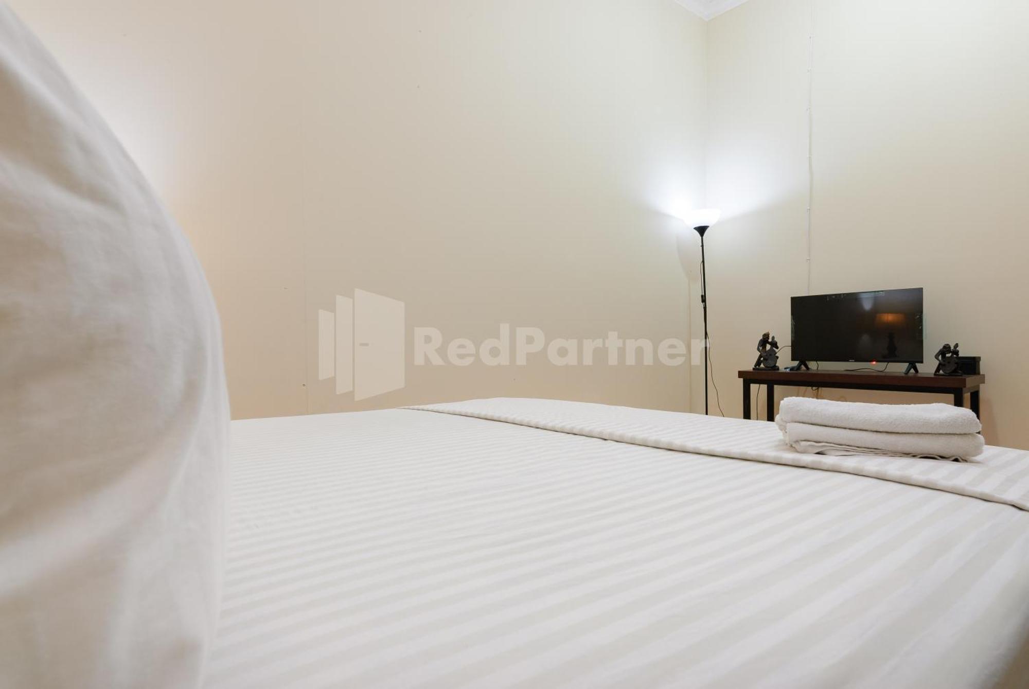 Sr Residence Near Mall Ciputra Cibubur Mitra Reddoorz Bekasi Exterior photo